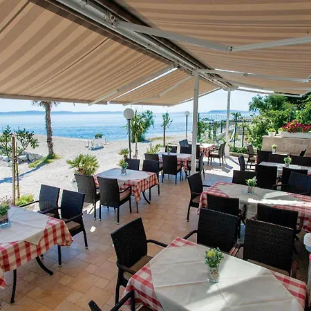 Sea View Loreta 公寓